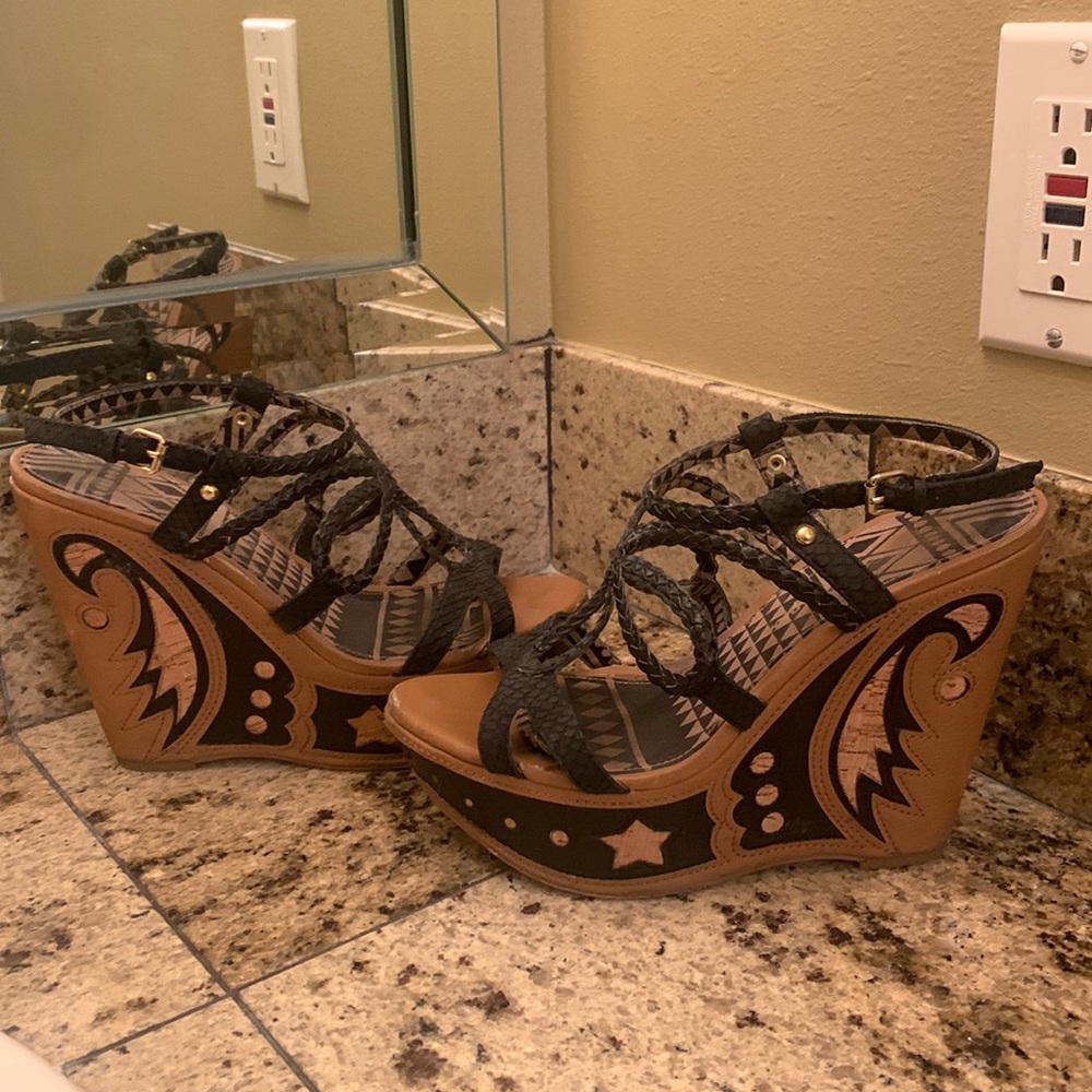 Jessica Simpson unique one of a kind wedges with stars , cork, circle designs .